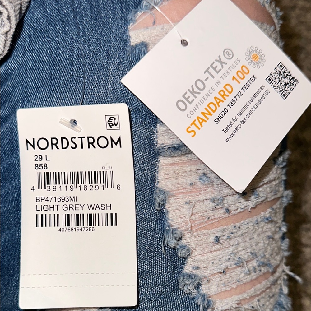 High Rise Mom Gray Ripped Jeans NWT - Picture 5 of 8
